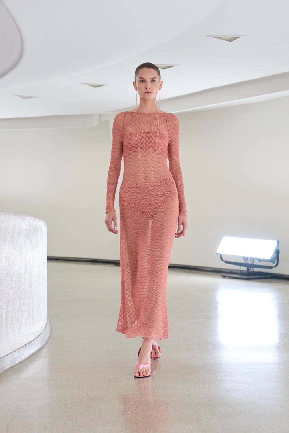 ワンピース ALAIA SS25 Dresses (AA9R2534K008A 995) Alaia: Ready-To-Wear SS25 - 10 Magazine